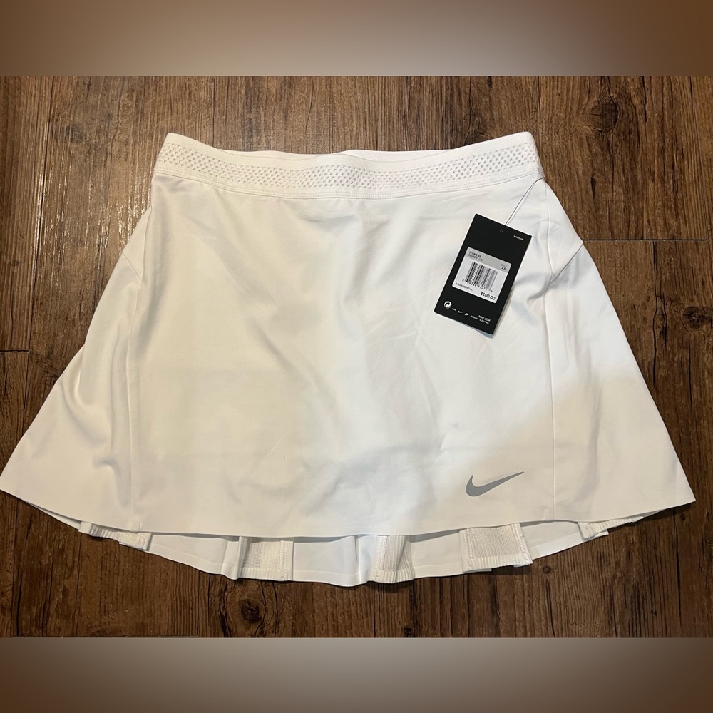NWT WOMEN’S NIKE FLEX GOLF SKIRT SIZE XS WHITE RETAILS $100